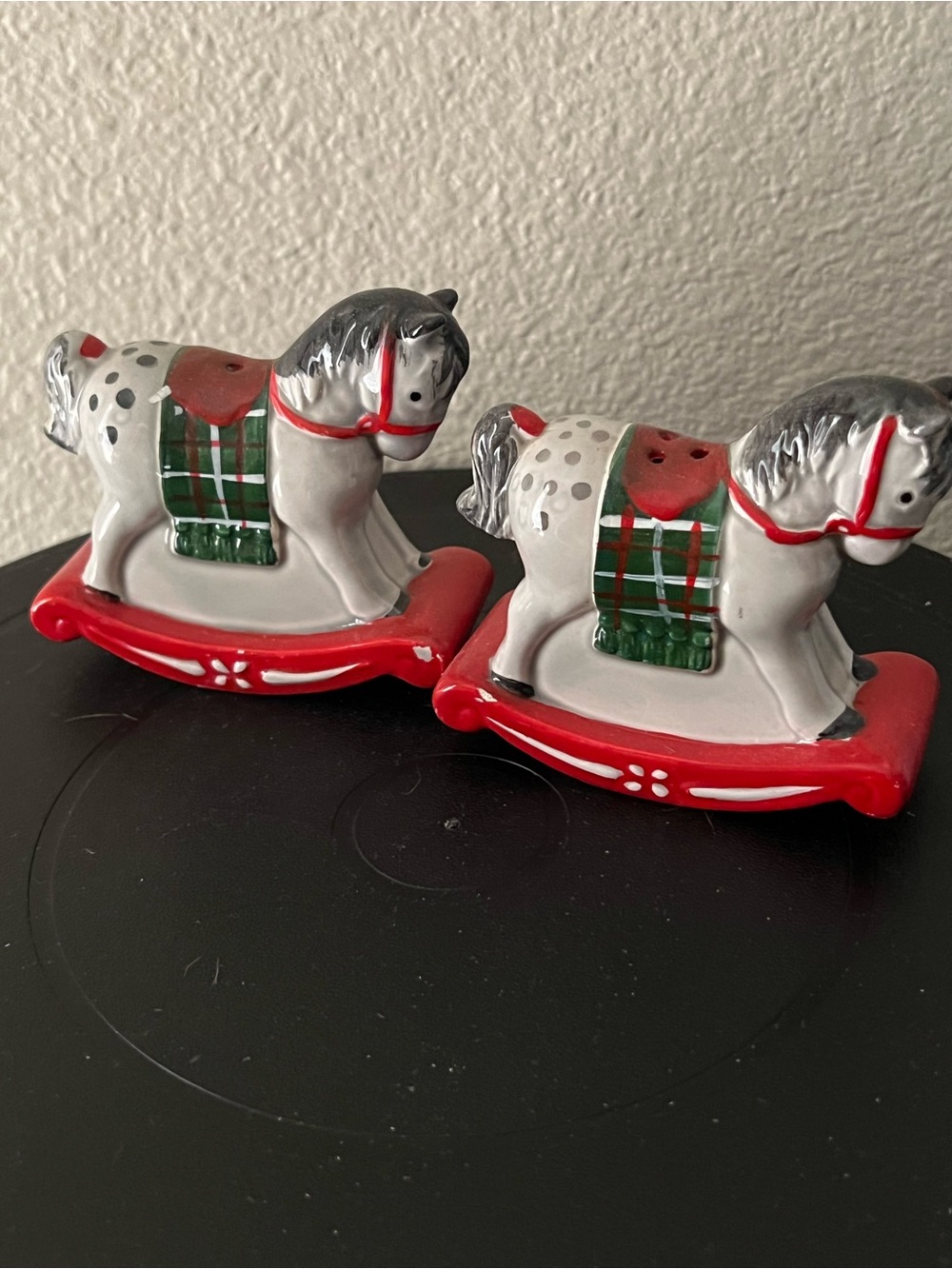 VINTAGE JOSEF CHRISTMAS PLAID HOBBY ROCKING HORSE PONY SALT & PEPPER SHAKER